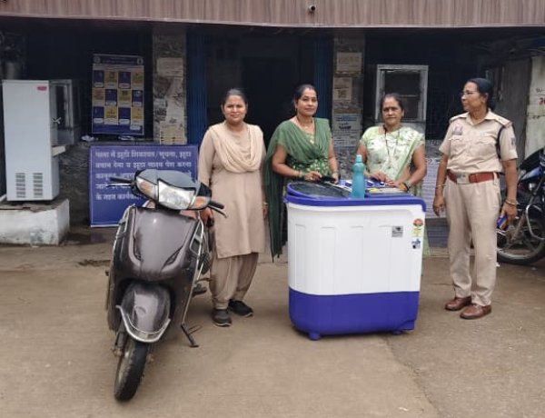 कर्ज की किश्त और ब्याज को लेकर दबाव, दो महिलाओं ने घर से उठाया सामान; दोनों गिरफ्तार