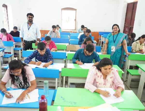 प्रतिभा खोज परीक्षा में शामिल हुए समाज के छात्र-छात्राएं, विधायक ललित चंद्राकर बोले: प्रतियोगी परीक्षाएं युवाओं के उज्ज्वल भविष्य की कुंजी