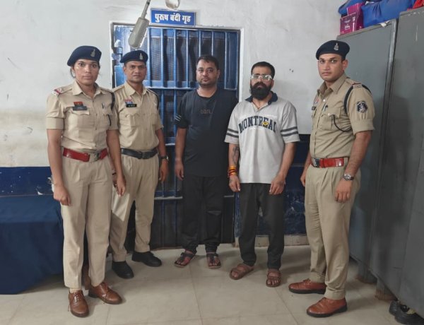 दुर्ग में नकली Gold Flake सिगरेट बेचते दो आरोपी गिरफ्तार, लाखों रुपए के 18 हजार सिगरेट जब्त