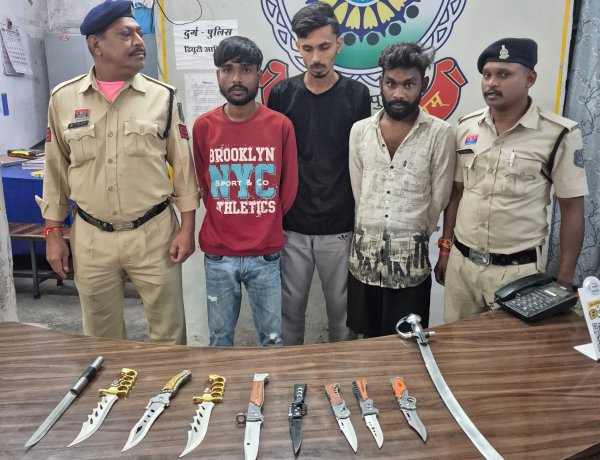 हथियारबाजों पर पुलिस का शिकंजा, एक ही दिन में 5 पकड़ाए, 10 धारदार हथियार जब्त