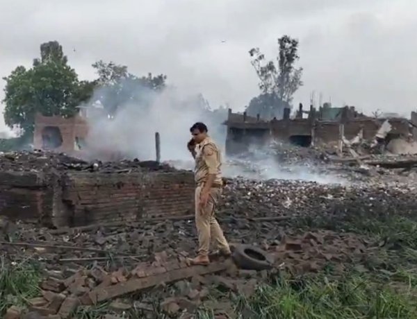 कौशांबी में पटाखा फैक्ट्री में भीषण विस्फोट, 2 बच्चों समेत 11 की दर्दनाक मौत, 22 झुलसे