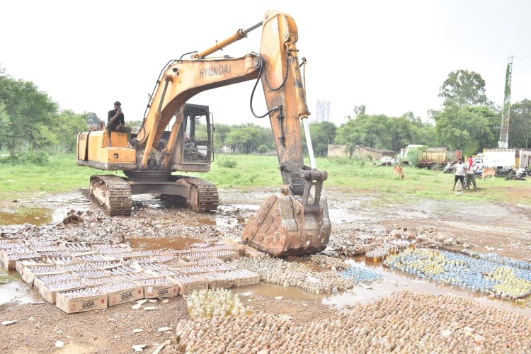 45 लाख की जब्त अवैध शराब का नष्टीकरण, 112 मामलों की 5,480 बल्क लीटर मदिरा नष्ट