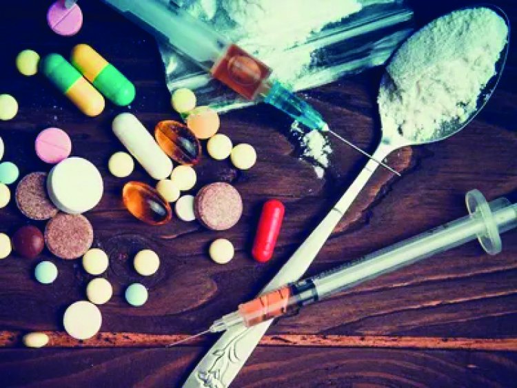 कॉलेज के पास ₹2.40 लाख की नशीली गोलियों के साथ दो नाबालिग दबोचे