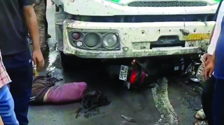 कोयला लदे ट्रक ने बाइक को मारी टक्कर, युवती की मौत; युवक गंभीर