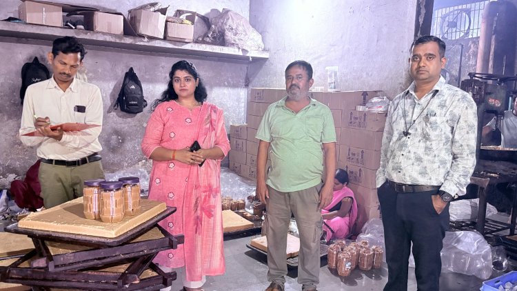भिलाई में बिना लाइसेंस संचालित मुस्कान फूड प्रोडक्ट फर्म सील, बेसन बर्फी और मैसूर पाक के नमूने लैब भेजे