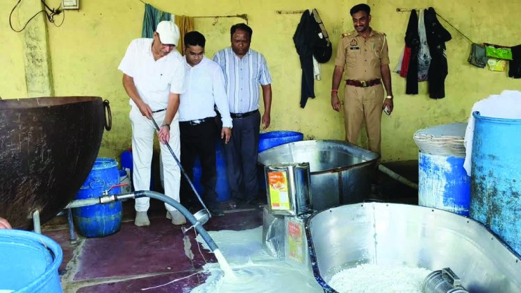 मिलावट का बड़ा खेल, 2 हजार लीटर नकली दूध और 500 किलो दूषित पनीर नष्ट