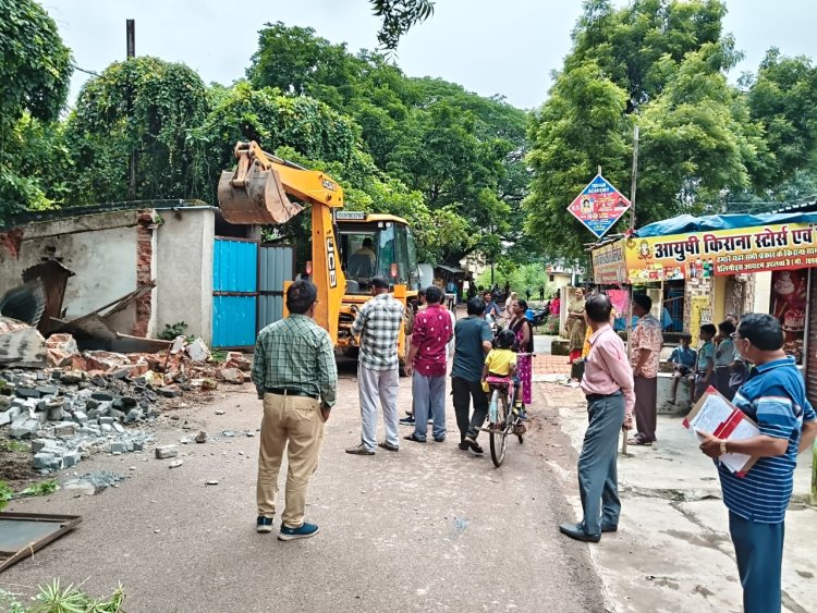 सीएम पोर्टल की शिकायत पर भिलाई निगम की त्वरित कार्रवाई, स्कूल की बाउंड्रीवाल से हटाया अवैध कब्जा