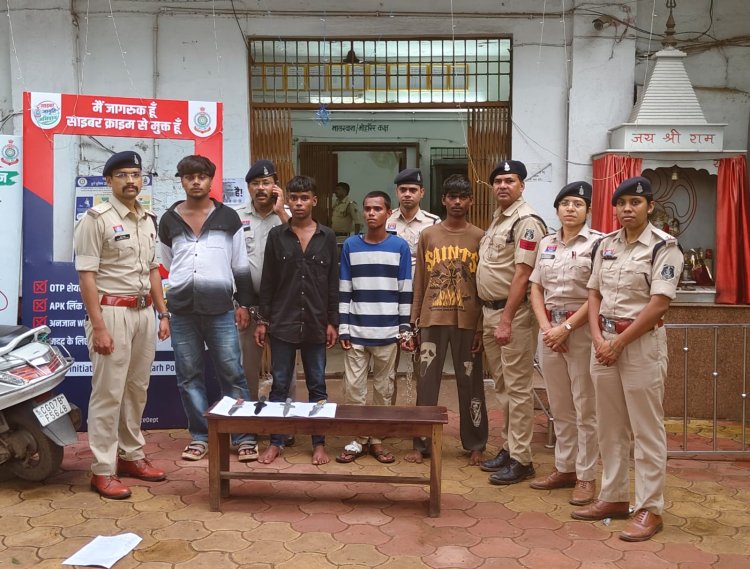 खुर्सीपार में हथियार लहराकर राहगीरों को धमका रहे थे, पुलिस ने दबोचे नाबालिग और दो युवक