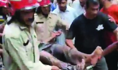 भरभराकर गिरी पांच मंजिला इमारत, 6 की मौत, मालिक के खिलाफ FIR और मजिस्ट्रियल जांच के आदेश