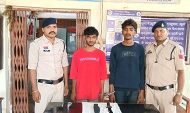 धारदार हथियार लेकर राहगीरों को धमका रहा था युवक, पुलिस ने दबोचा; मारपीट में युवक की जांघ पर किया वार, तीन आरोपी गिरफ्तार