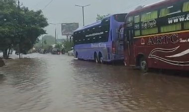 चंदनडीह में जलभराव से रायपुर-दुर्ग हाईवे पर थमी रफ्तार, ट्रैफिक पुलिस ने जारी किया डायवर्जन