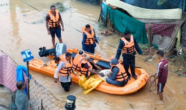 रातभर चला SDRF का रेस्क्यू ऑपरेशन, बाढ़ में फंसे 50 से 55 ग्रामीण सुरक्षित निकाले, परसदा में बाढ़ के बीच फंसे 60 लोगों का रेस्क्यू