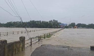 महादेव घाट मार्ग पर बढ़ा जलस्तर, आवागमन बाधित; गणेश विसर्जन पर भी रोक