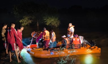 शिवनाथ नदी के बाढ़ के पानी में फंसे महिला, पुरुष और बच्चे का SDRF ने किया रेस्क्यू