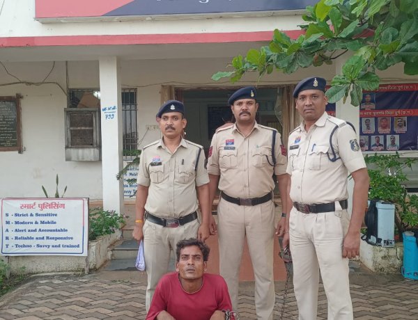 लिफ्ट मांगकर बैठा, पेशाब के बहाने रुकवाई एक्टिवा और कर दी लूट
