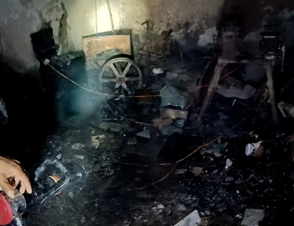 पावर हाउस जवाहर मार्केट में पारख ज्वेलर्स के स्टोर में लगी आग, लाखों के नुकसान की आशंका