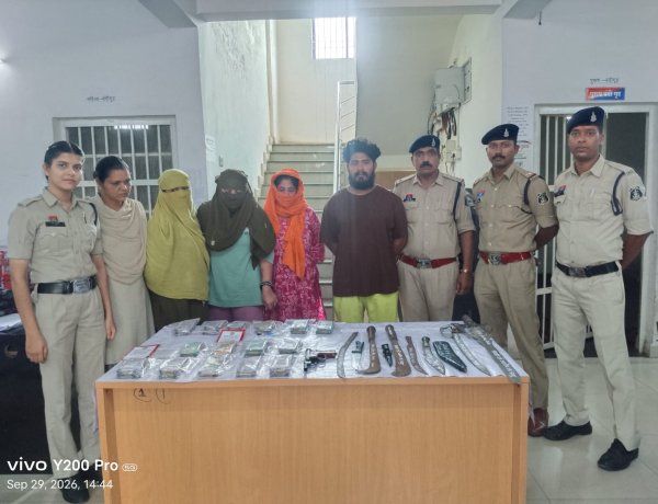 म्यूल अकाउंट से अवैध लेन-देन और हथियार रखने के मामले में 4 आरोपी गिरफ्तार