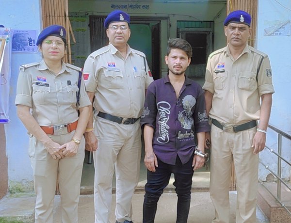 रास्ता रोककर शराब के लिए मांगे रुपये, मना करने पर राहगीर से मारपीट कर पैसे छीने
