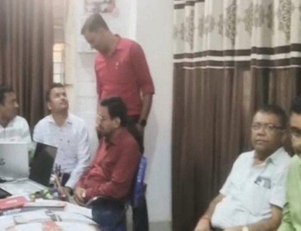 नान के जिला प्रबंधक 22 हजार रुपये की रिश्वत लेते गिरफ्तार