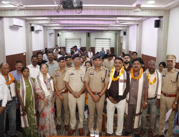 पुलिस विभाग से सेवानिवृत्त हो रहे 6 अधिकारी-कर्मचारियों को दी भावभीनी विदाई
