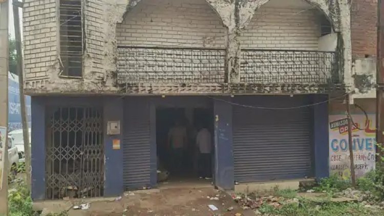 कुम्हारी में गुटखा कारोबार पर GST का शिकंजा, फैक्ट्री से 30 बोरा माल और दो मशीनें जब्त