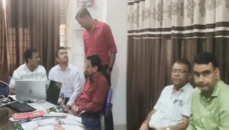 नान के जिला प्रबंधक 22 हजार रुपये की रिश्वत लेते गिरफ्तार