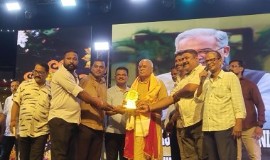 हाउसिंग बोर्ड कालीबाड़ी में दुर्गोत्सव की धूम, पूर्व मुख्यमंत्री भूपेश बघेल ने किए मां दुर्गा के दर्शन, काजोल चक्रवर्ती का हुआ सम्मान
