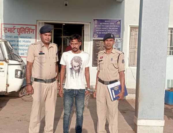 रवि शंकर स्टेडियम के सामने कार में नशीली गोलियां बेचने निकले दो आरोपी गिरफ्तार