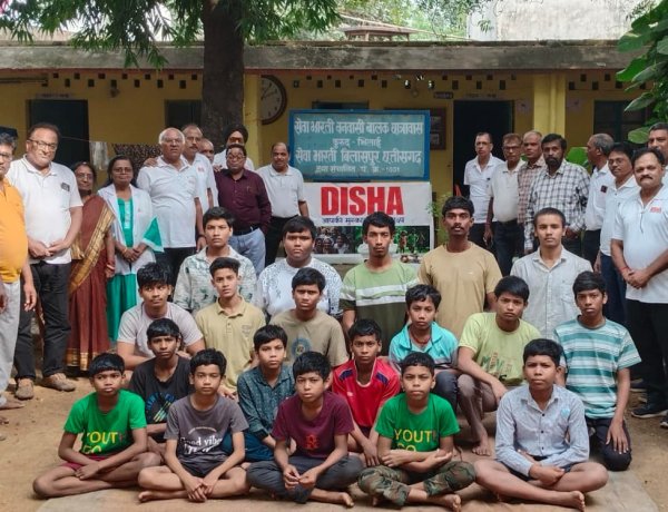 जन्मदिन पर बांटी खुशियां, वनवासी छात्रावास के बच्चों को दिया भोजन-उपहार