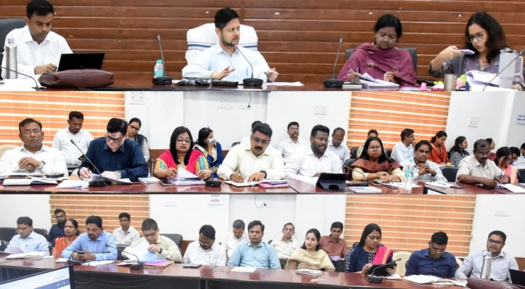 लंबित मामलों पर कलेक्टर सख्त, अधिकारियों को एक सप्ताह में जनशिकायतें निपटाने के निर्देश