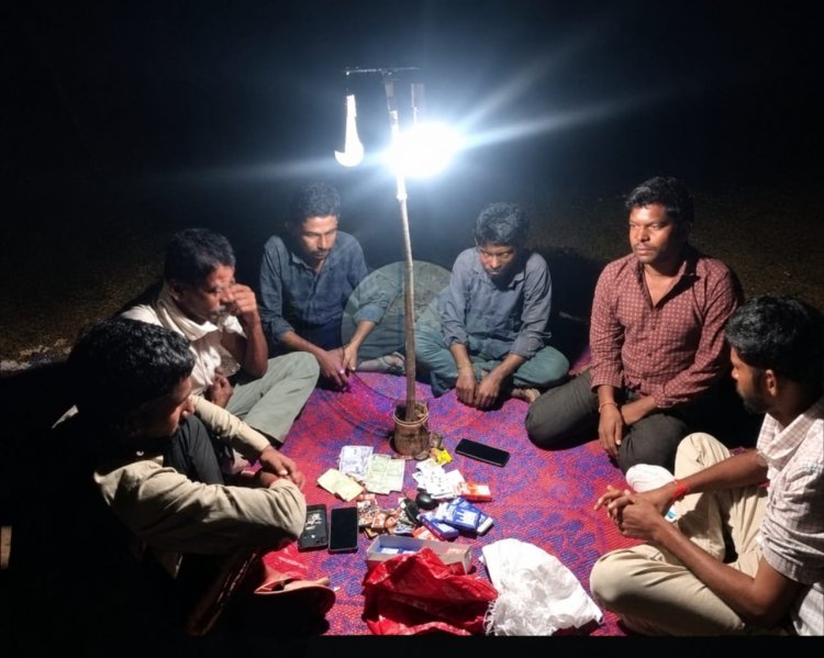 तालाब किनारे चल रहा था 52 पत्ती का खेल, धमधा पुलिस ने 6 जुआरियों को पकड़ा