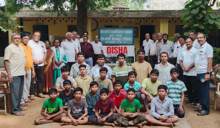जन्मदिन पर बांटी खुशियां, वनवासी छात्रावास के बच्चों को दिया भोजन-उपहार
