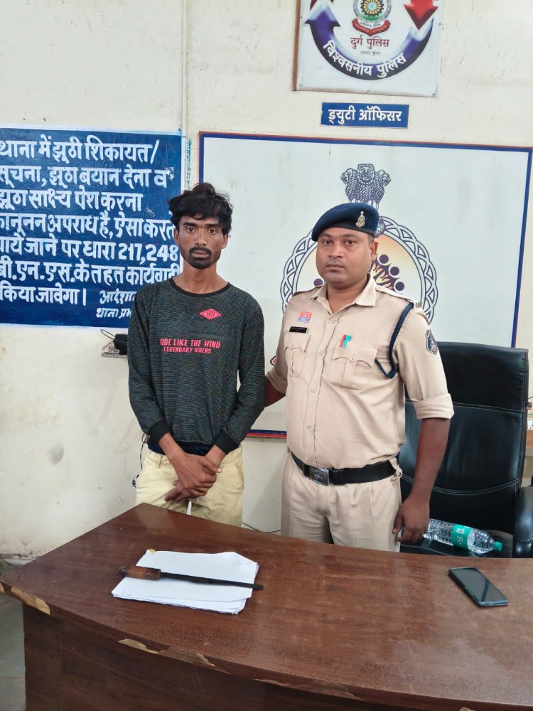 पुरानी रंजिश में बुजुर्ग महिला से मारपीट, बेटे को चापड़ दिखाकर धमकाया, आरोपी गिरफ्तार